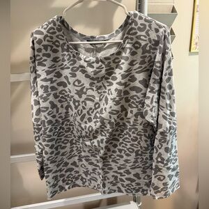SHEIN Gray Leopard Print Top